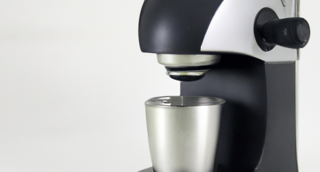 ¿Es recomendable comprar una cafetera espresso automática o manual?